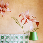 Обои ручная роспись Lilium Special Colourway on yellow painted silk варинант исполнения - 2 | Loft Concept в Саратове