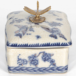 Фарфоровая шкатулка с бронзовой стрекозой Blue and White варинант исполнения - 2 | Loft Concept в Саратове