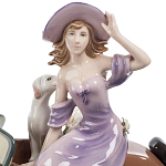 Статуэтка фарфоровая Девушка с автомобилем Charming Statuette варинант исполнения - 1 | Loft Concept в Саратове