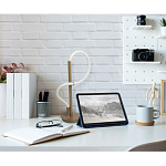 Настольная лампа белым изогнутым плафоном на круглой подставке Luke Lampco Tracer Lamp варинант исполнения - 5 | Loft Concept в Саратове